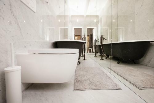 Ascetic Skolas Street Apartment