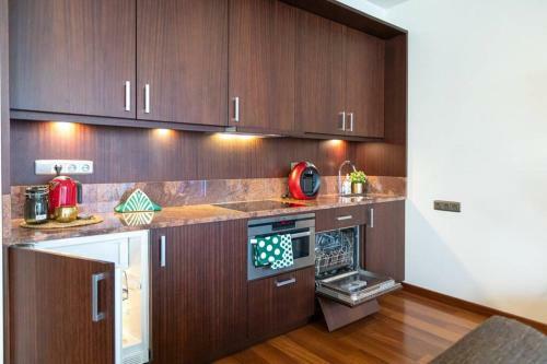Cozy River-side Apartment Right In Riga