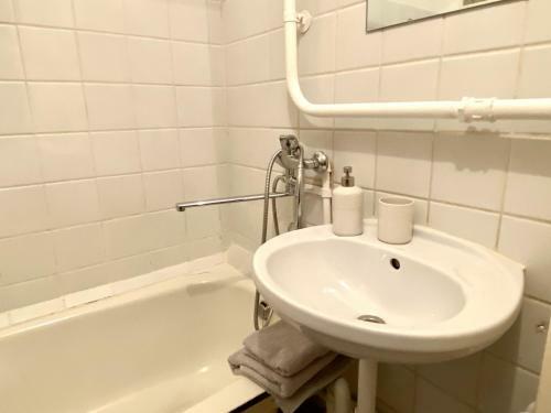 Warm 3-room Apartment With Free Parking