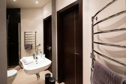 Old Riga Two Bedroom Apartment With 2 Bathrooms