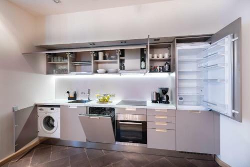 Old Riga Two Bedroom Apartment With 2 Bathrooms