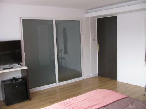 4 Seasons Apartments