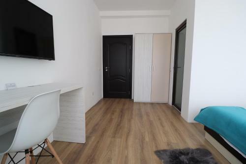 4 Seasons Apartments