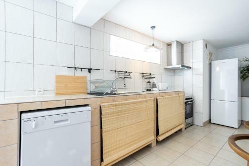 Apartment Asami - Newly Decorated With Great Outdoor Area!