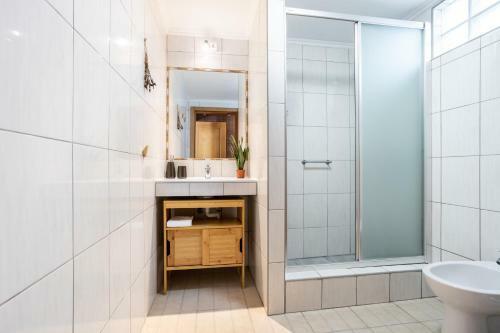 Apartment Asami - Newly Decorated With Great Outdoor Area!