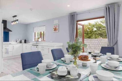 Stunning Coastal Home In Dingle Town