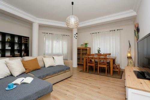 Stay Like A Local @ Almada Cozy Apartment