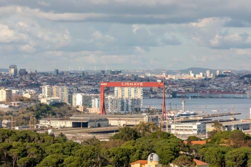 Cristo Rei Apartment - Great Views And Free Parking