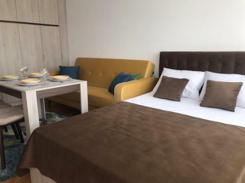 Mv Apartman, Ustani?ka