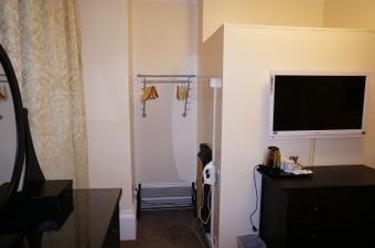 Hostal The Shores Hotel