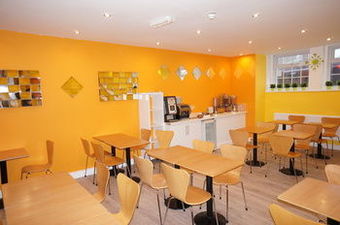 Hostal The Shores Hotel