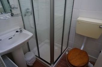 Hostal The Shores Hotel