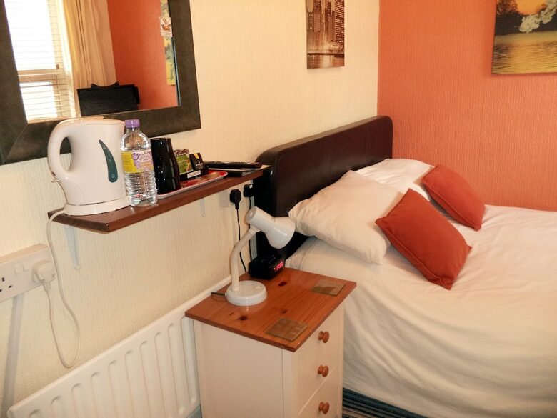 Hostal Phoenix Guest House