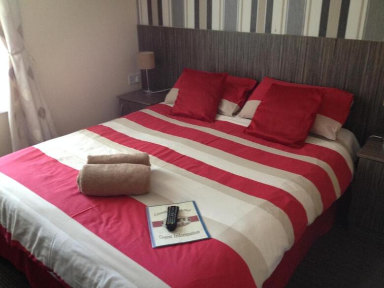 Hostal Glenheath Hotel