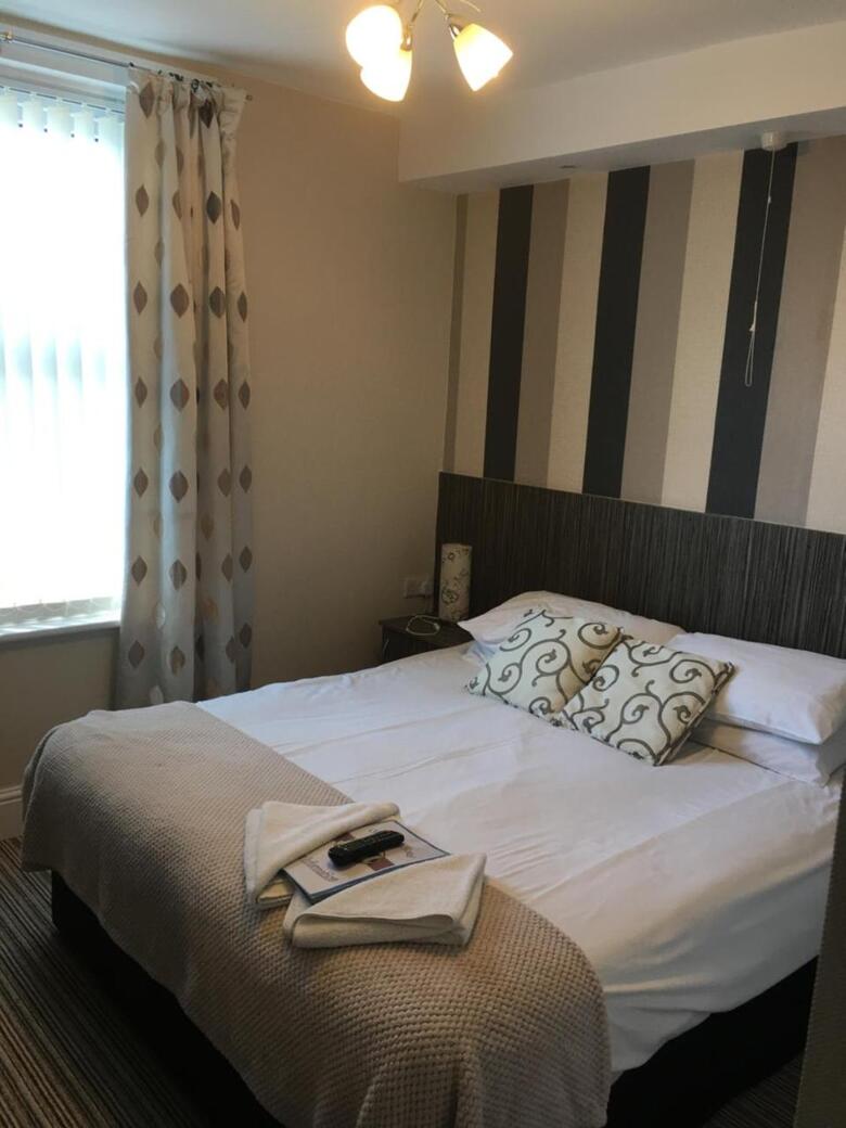 Hostal Glenheath Hotel