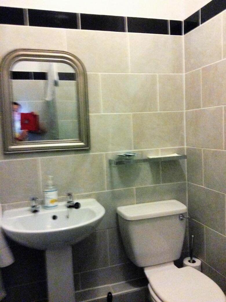 Hostal Glenheath Hotel