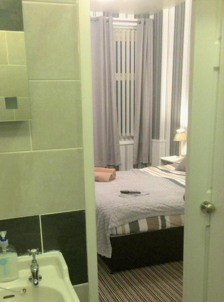 Hostal Glenheath Hotel