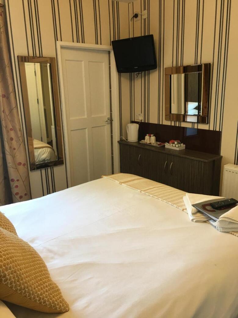 Hostal Glenheath Hotel