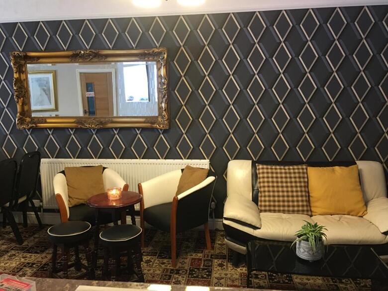 Hostal Glenheath Hotel