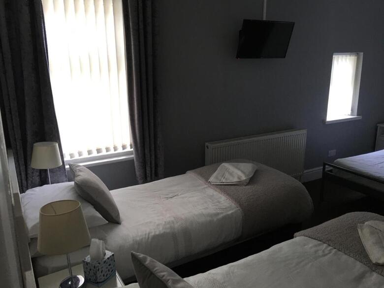 Hostal Glenheath Hotel