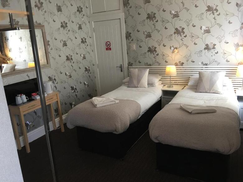 Hostal Glenheath Hotel