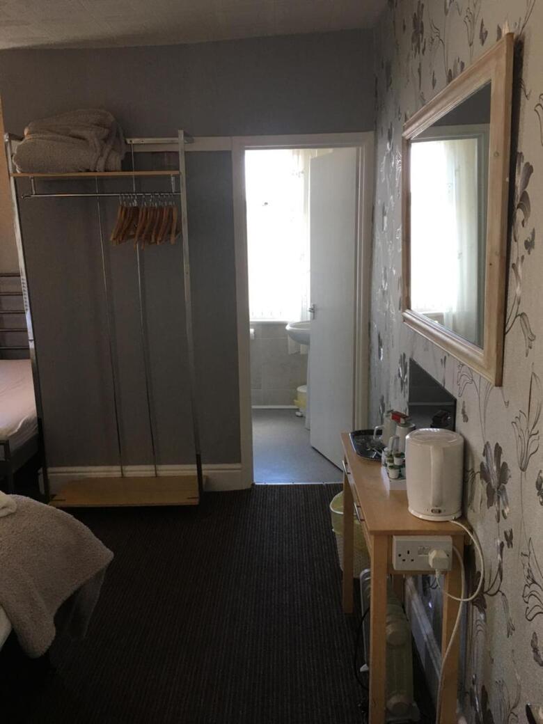 Hostal Glenheath Hotel