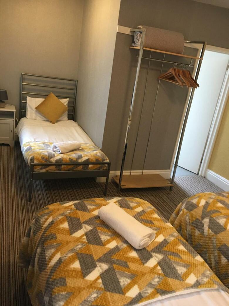 Hostal Glenheath Hotel