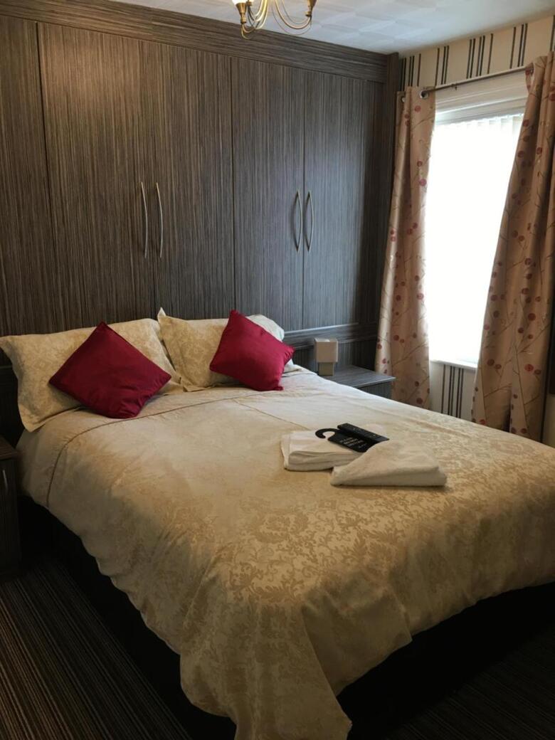 Hostal Glenheath Hotel