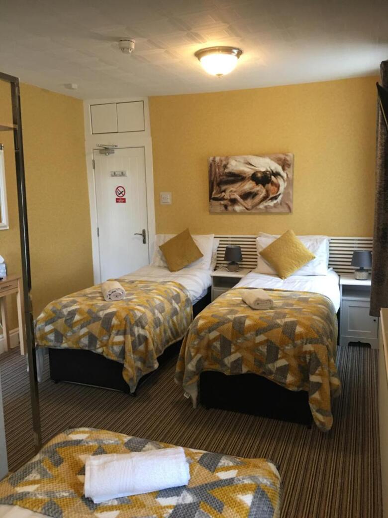 Hostal Glenheath Hotel