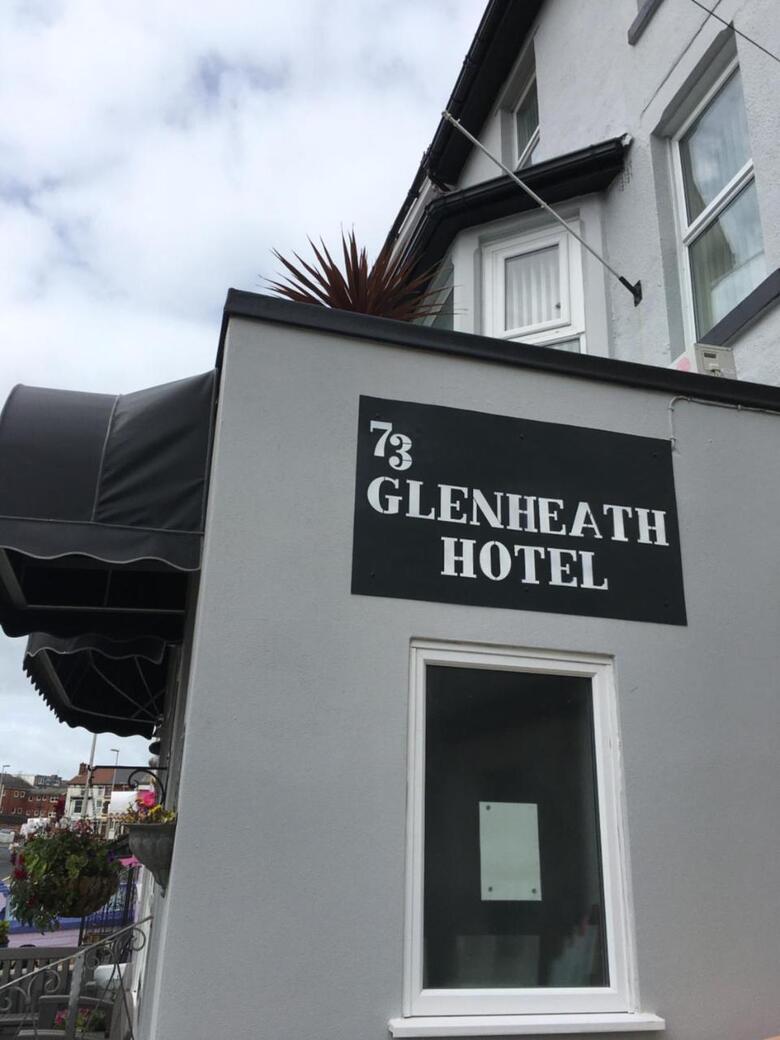 Hostal Glenheath Hotel