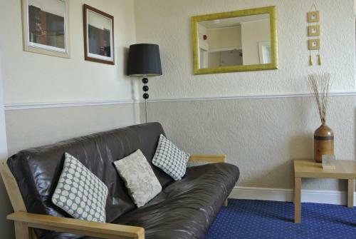 Chateau Dale Holiday Apartments