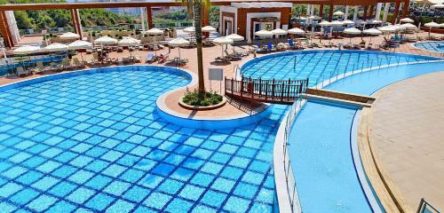 Azura Park Apartments