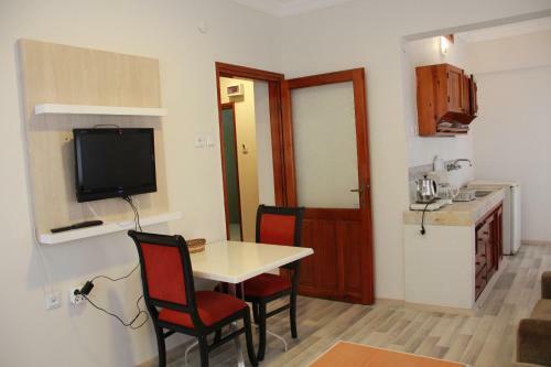 Luxor Apartments
