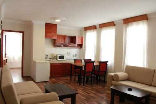 Luxor Apartments
