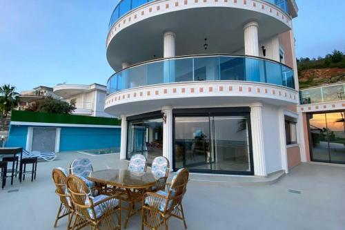 Super Luxury Villa With 5bedroom,pool And Jacuzzi