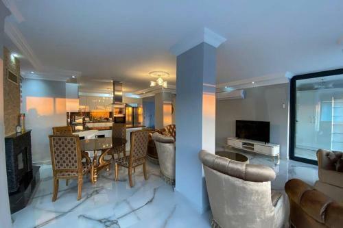 Super Luxury Villa With 5bedroom,pool And Jacuzzi