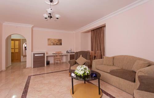 Club Paradiso Hotel & Resort