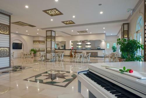 Club Paradiso Hotel & Resort