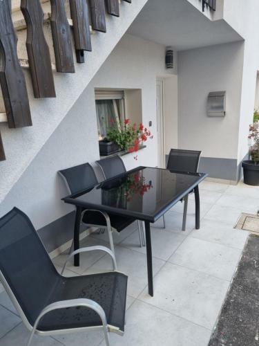 Apartmaji Hosnar, Apartma Lev