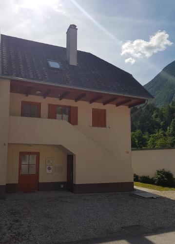 Apartma 64