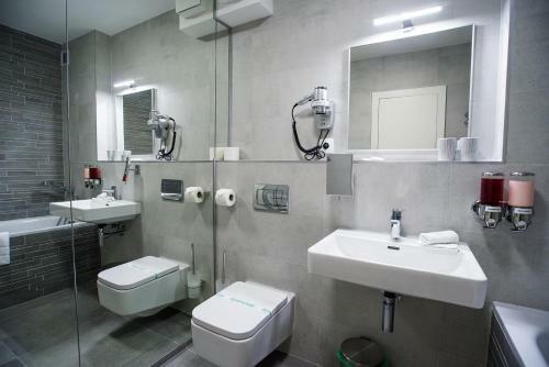 Bed & Breakfast More Than Hotel & Accommodation