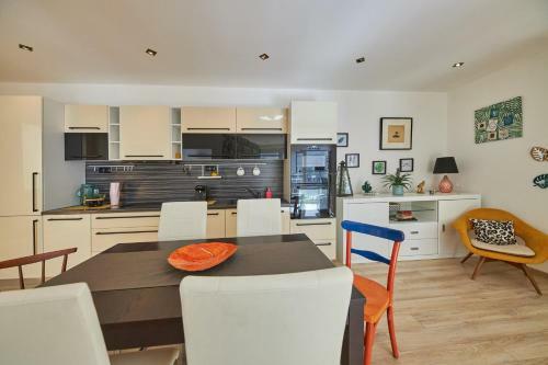 Pineapple Apartment