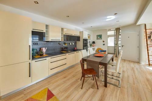 Pineapple Apartment
