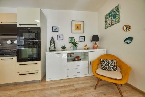 Pineapple Apartment