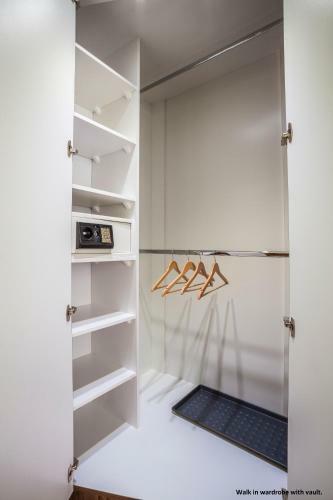 Luxury En-suite Air-conditioned Room