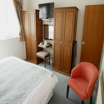 Hostal Holmsdale Hotel
