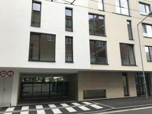 Leo Apartment Free Parking!!!
