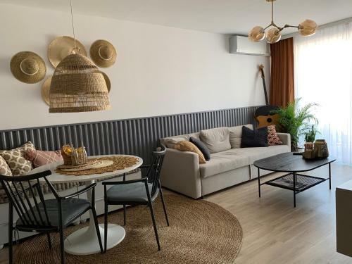Central Point By Zoom Apartments