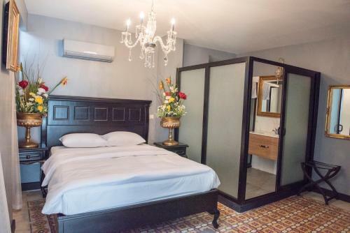 L?wan Deluxe Hotel