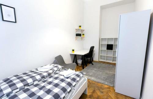 Hostal Cornerstone Visit